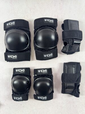 Ochraniacze TSG Junior Set Black 5-9 lat
